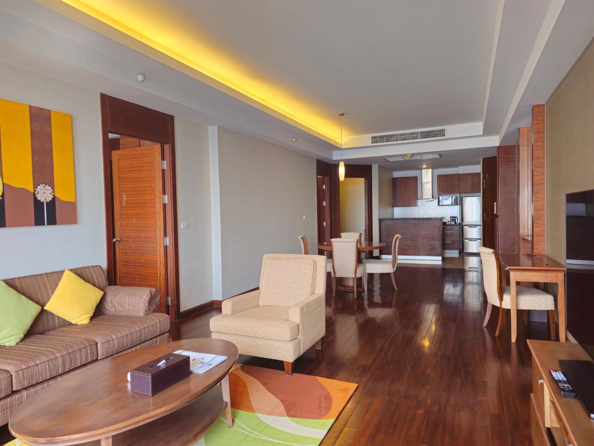 Column Bangkok Hotel Exterior photo